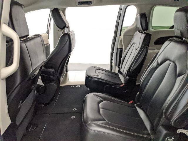 Used 2024 Chrysler Pacifica Touring-L FWD image 17