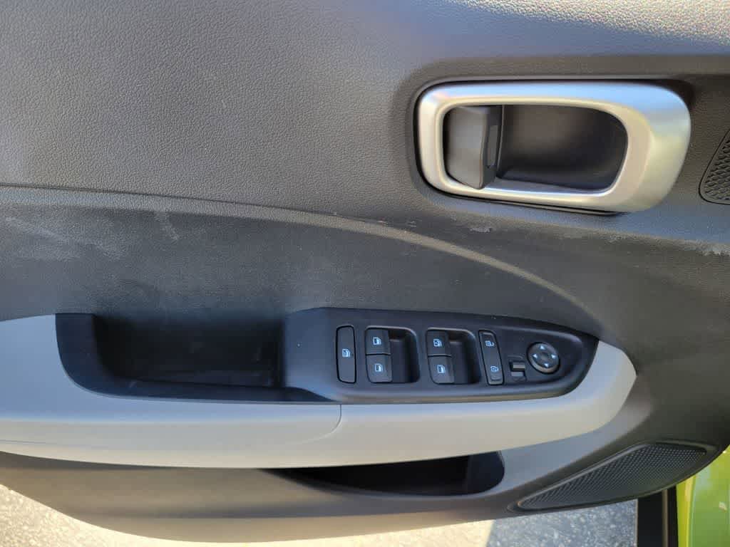Used 2023 Hyundai Venue SEL FWD image 18