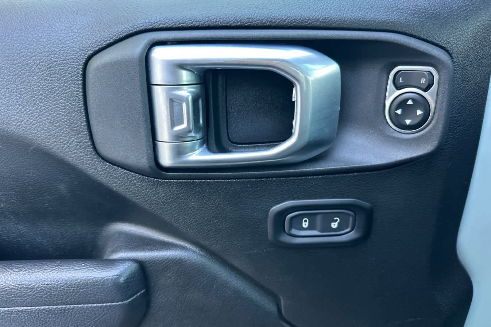 Used 2024 Jeep Wrangler Unlimited AWD/4WD image 12