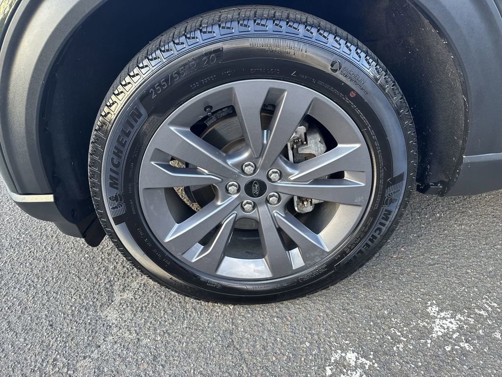 Certified 2022 Ford Explorer XLT w/ Equipment Group 202A image 10