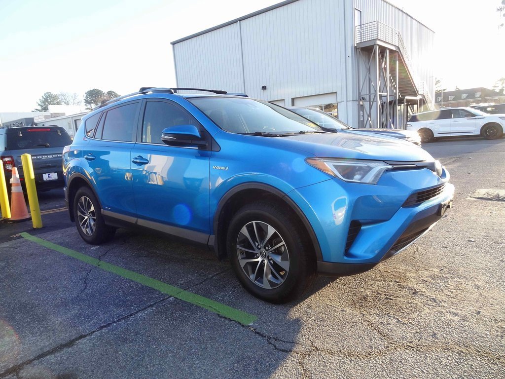 Used 2018 Toyota RAV4 LE image 2