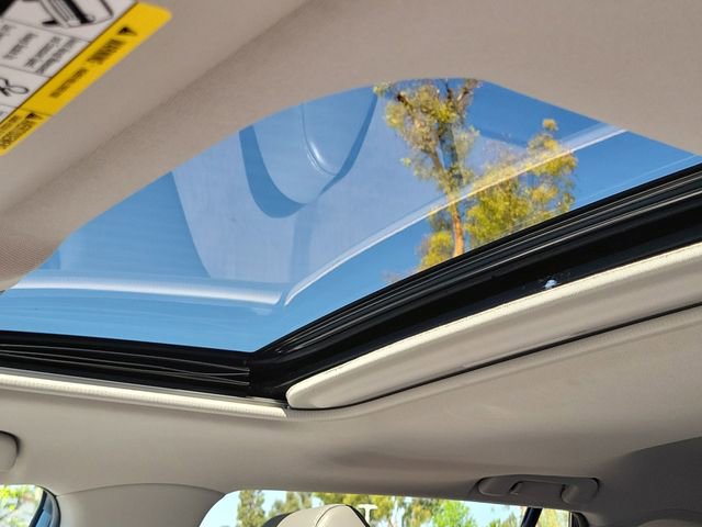 Used 2022 Toyota RAV4 XLE Premium image 14