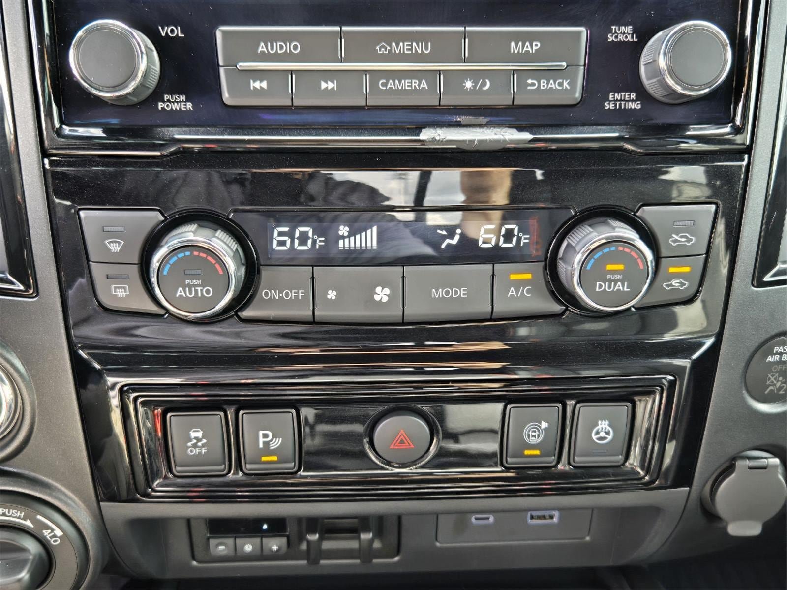 Used 2024 Nissan Titan PRO-4X w/ Pro-4x Convenience Package AWD/4WD image 18