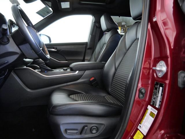 Used 2021 Toyota Highlander XSE AWD/4WD image 18