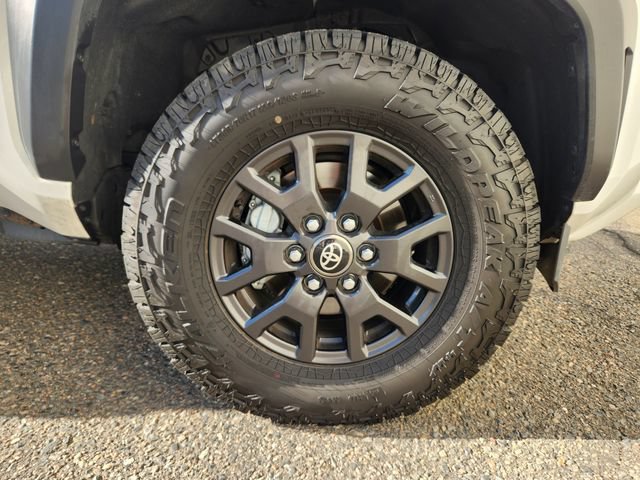 Used 2025 Toyota 4Runner SR5 AWD/4WD image 21