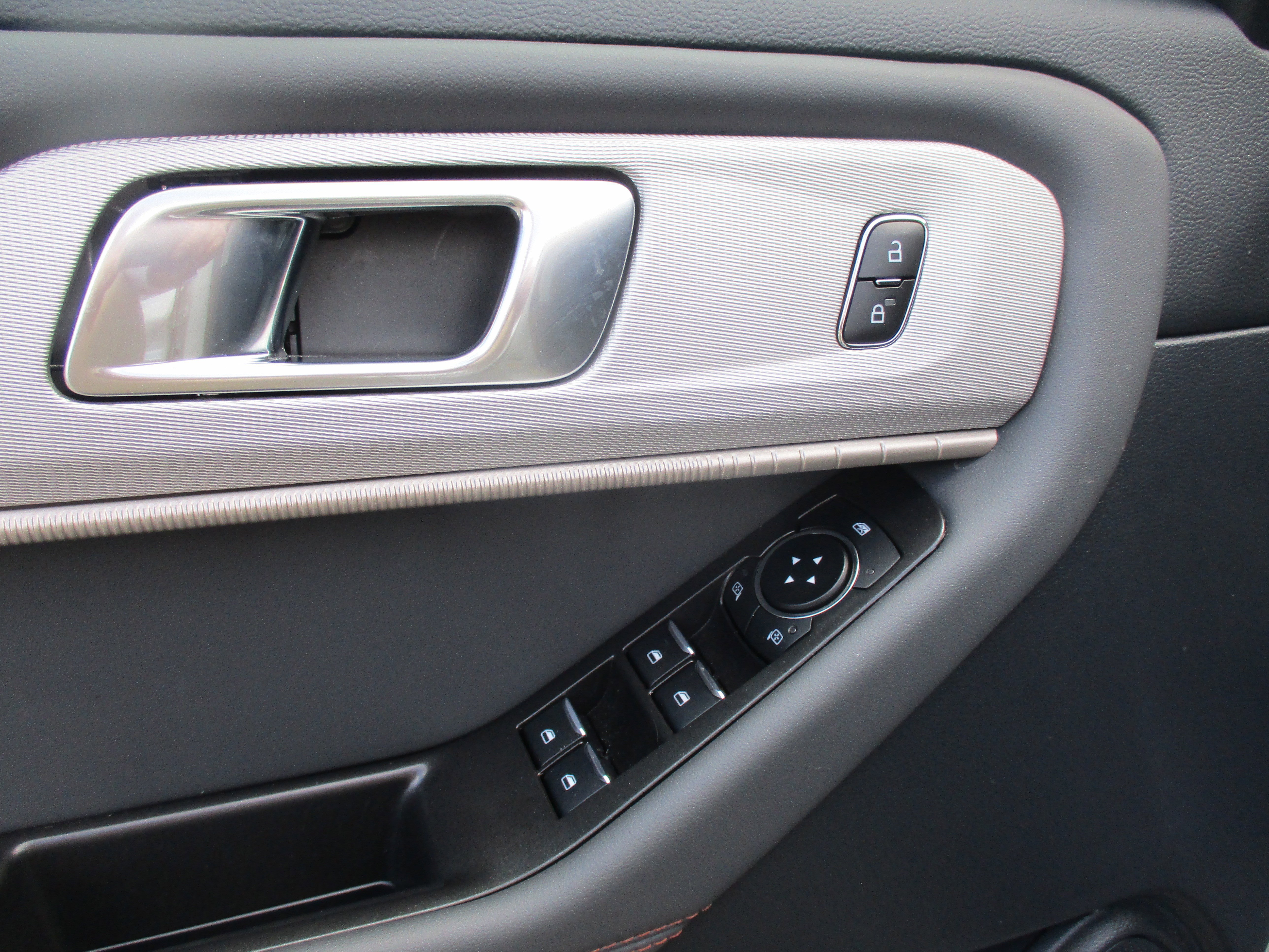 Certified 2025 Ford Explorer Active image 14