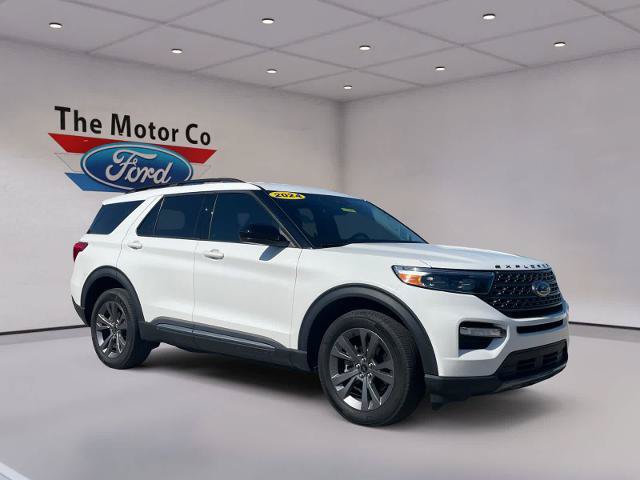 Certified 2024 Ford Explorer XLT w/ Equipment Group 202A AWD/4WD image 3