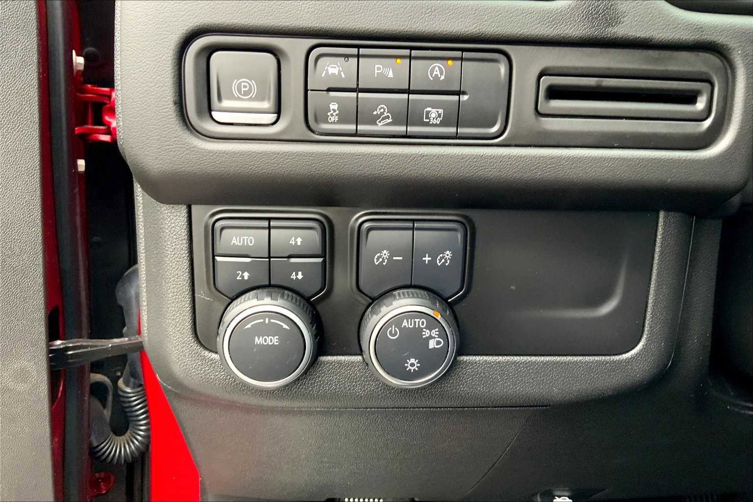 Used 2023 Chevrolet Tahoe Z71 w/ Luxury Package image 31