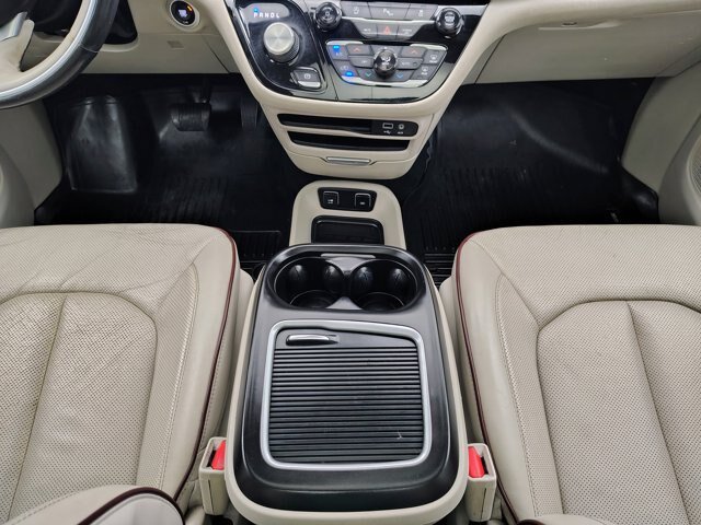 Used 2020 Chrysler Pacifica Limited FWD image 33