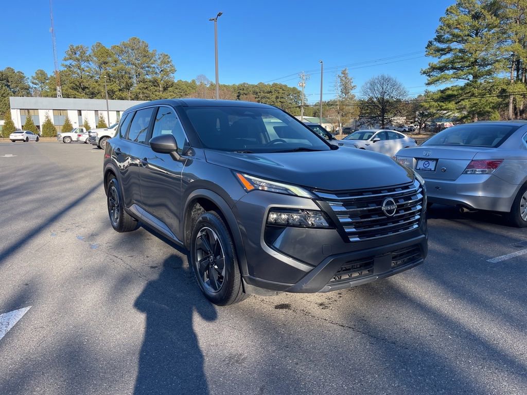Used 2024 Nissan Rogue SV image 4