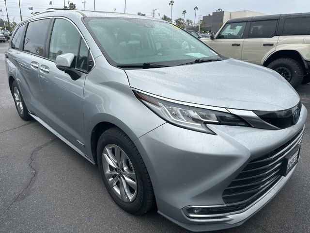 Used 2021 Toyota Sienna Limited image 1