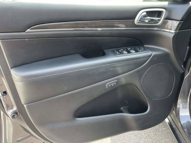 Used 2018 Jeep Grand Cherokee Overland AWD/4WD image 11