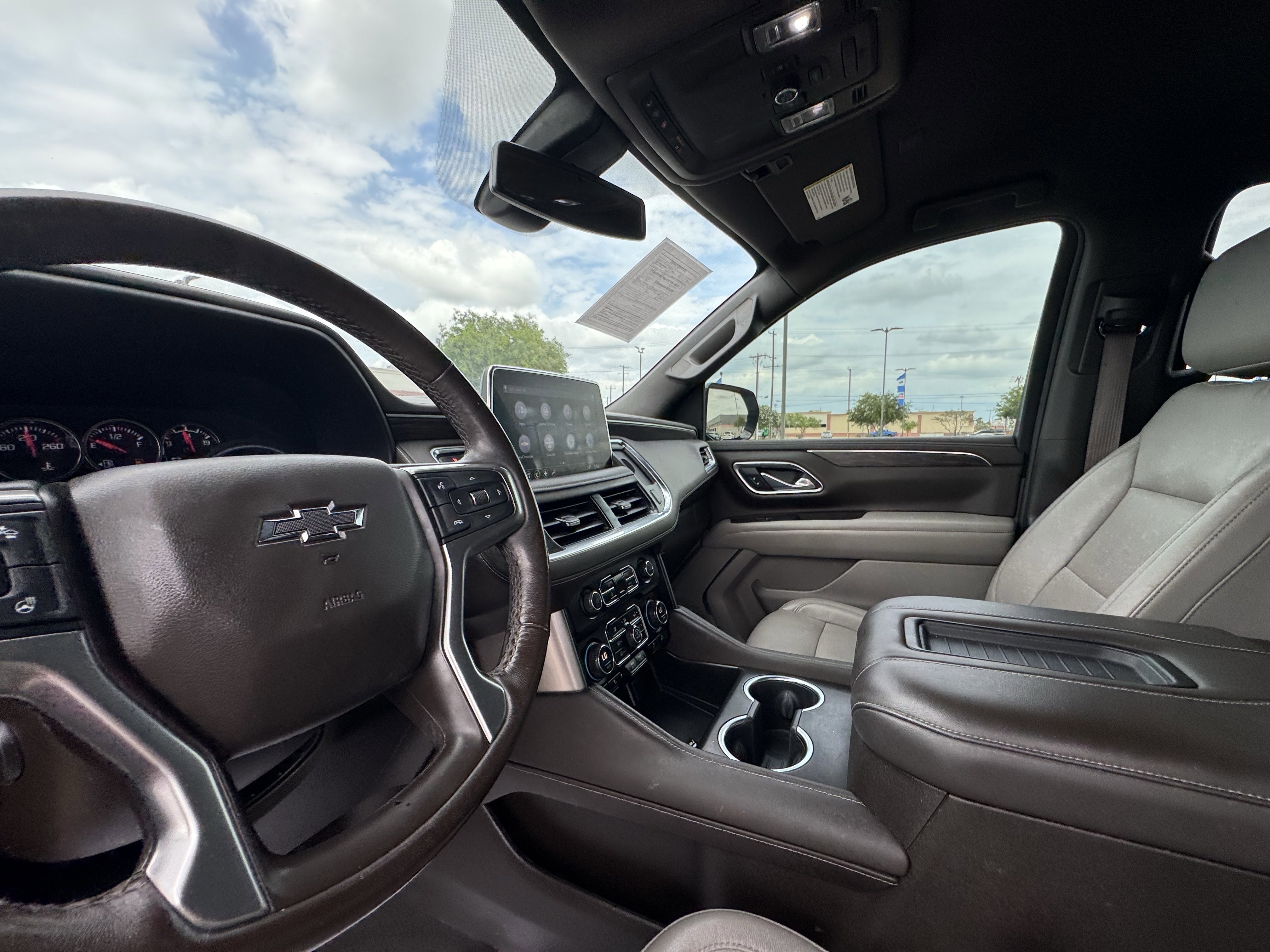 Used 2021 Chevrolet Tahoe Z71 w/ Luxury Package AWD/4WD image 26