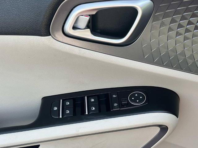 Used 2020 Kia Soul S FWD image 14