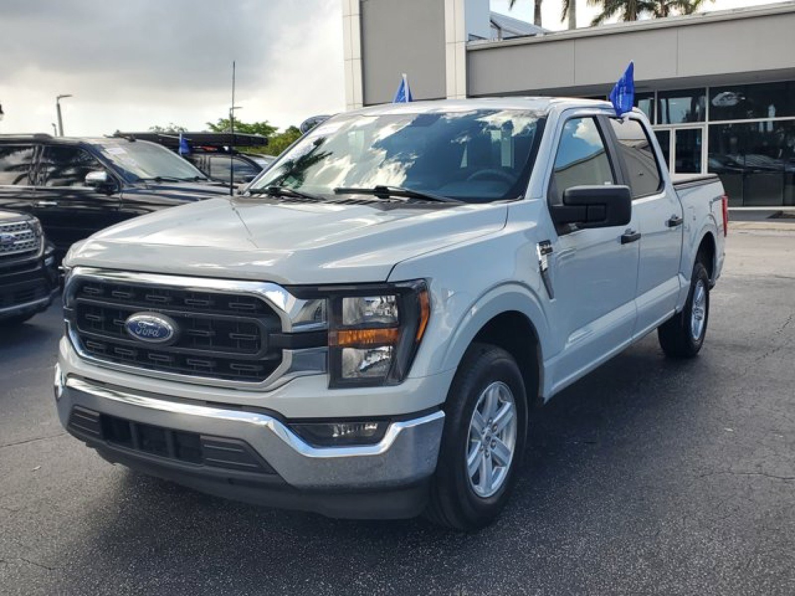 Certified 2023 Ford F150 XLT w/ Trailer Tow Package RWD image 3