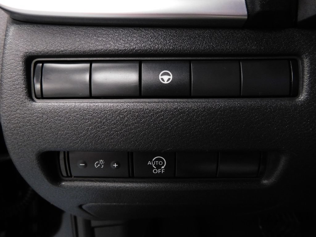 Used 2023 Nissan Rogue SV FWD image 17