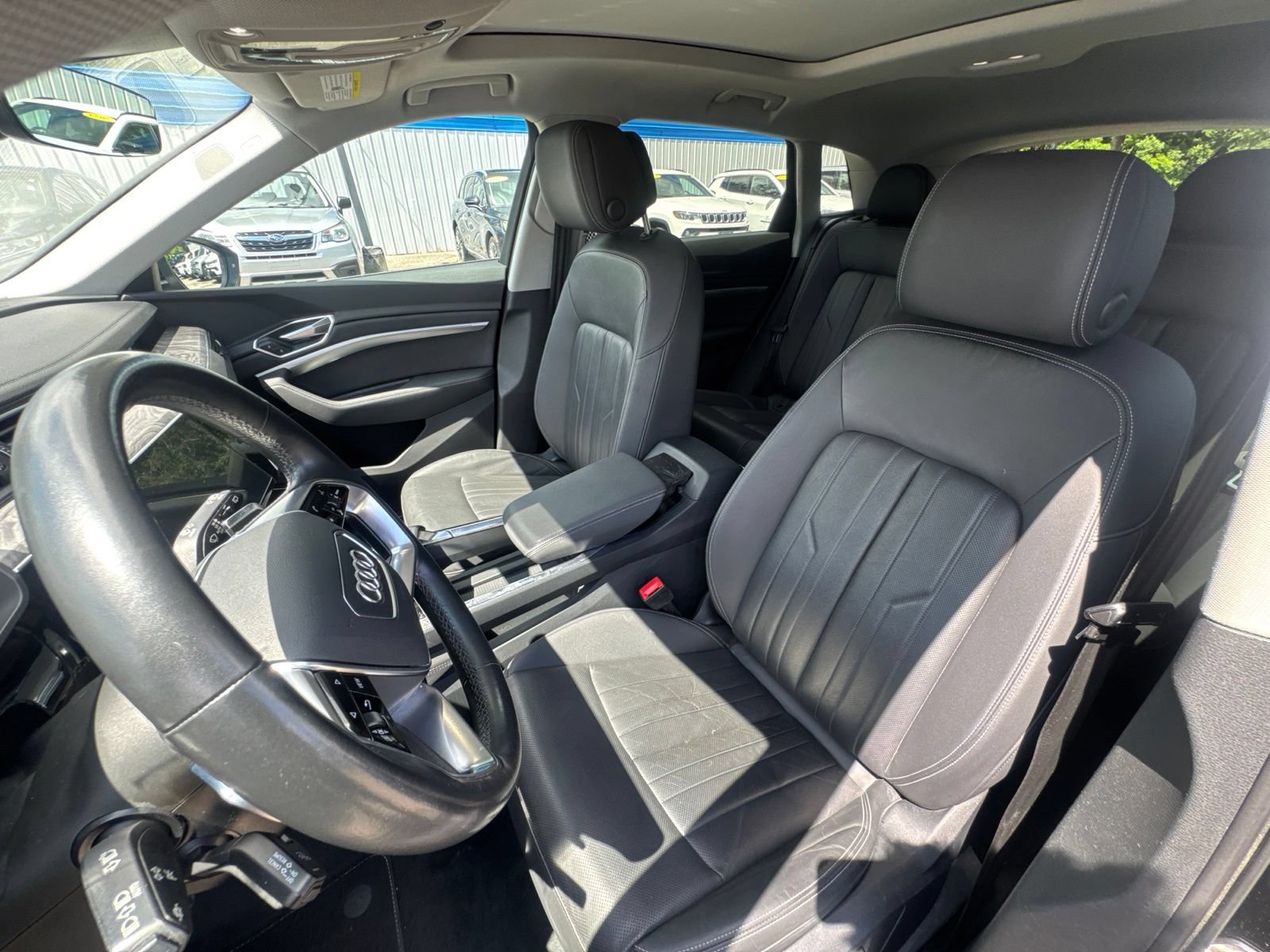 Used 2022 Audi e-tron Premium Plus AWD/4WD image 16