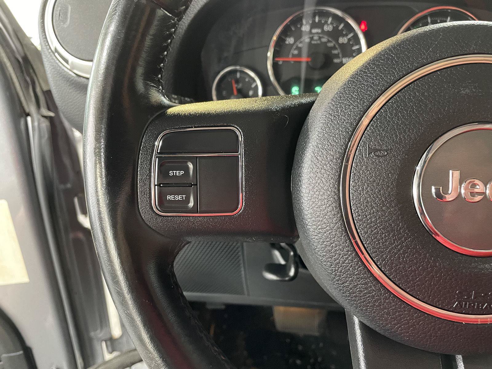 Used 2018 Jeep Wrangler Unlimited Sahara AWD/4WD image 14
