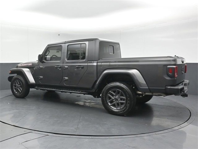 Used 2024 Jeep Gladiator Sport image 8