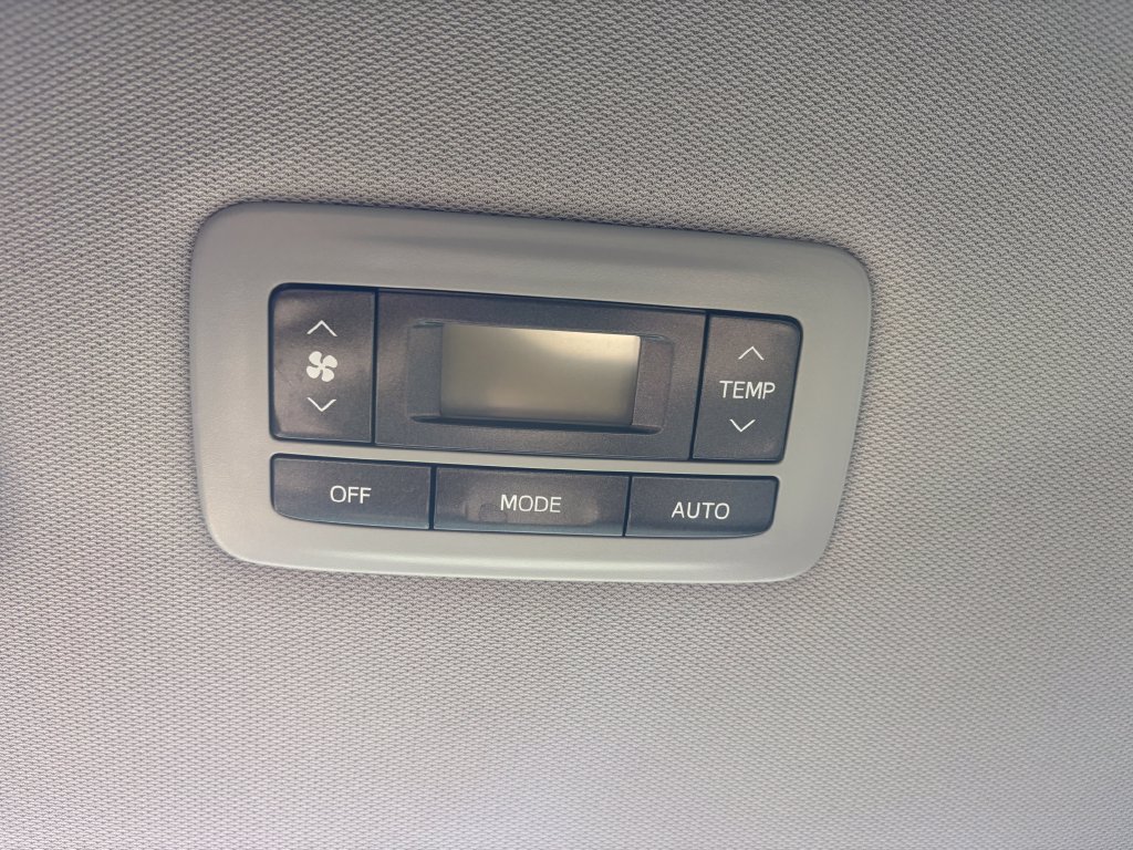 Used 2020 Toyota Sienna Limited Premium w/ Carpet Mat Package FWD image 30