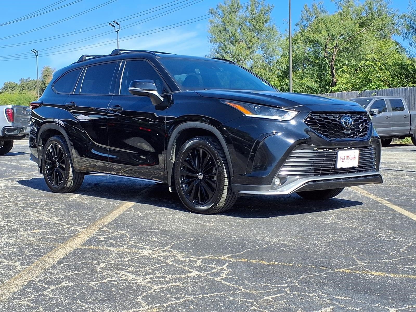 Used 2024 Toyota Highlander LE AWD/4WD image 4