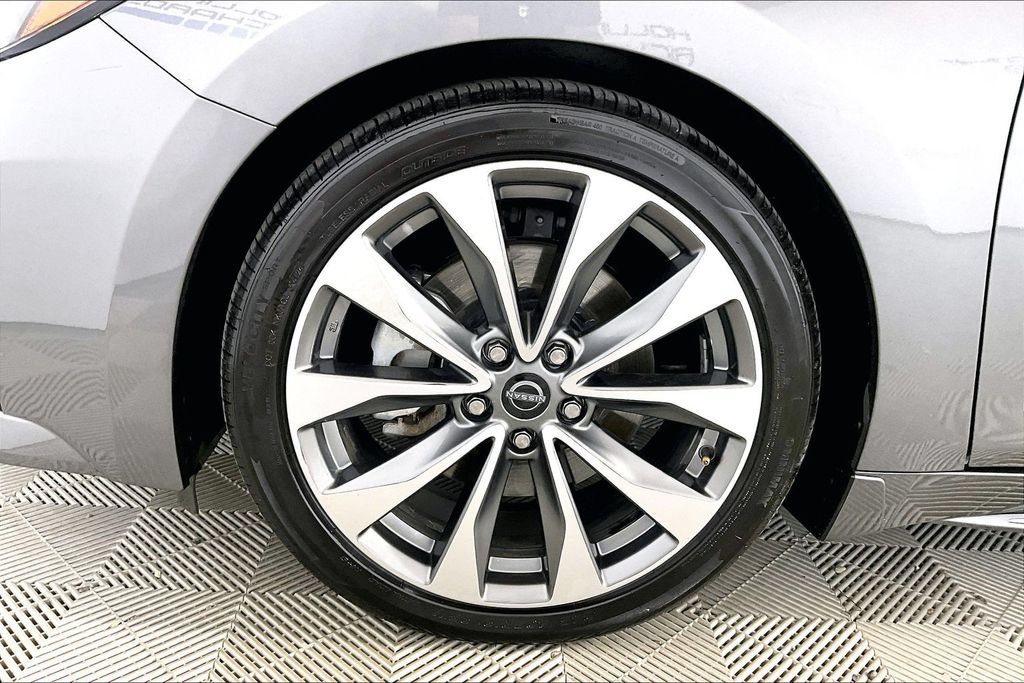 Used 2023 Nissan Maxima Platinum w/ Sport Mat Group FWD image 7