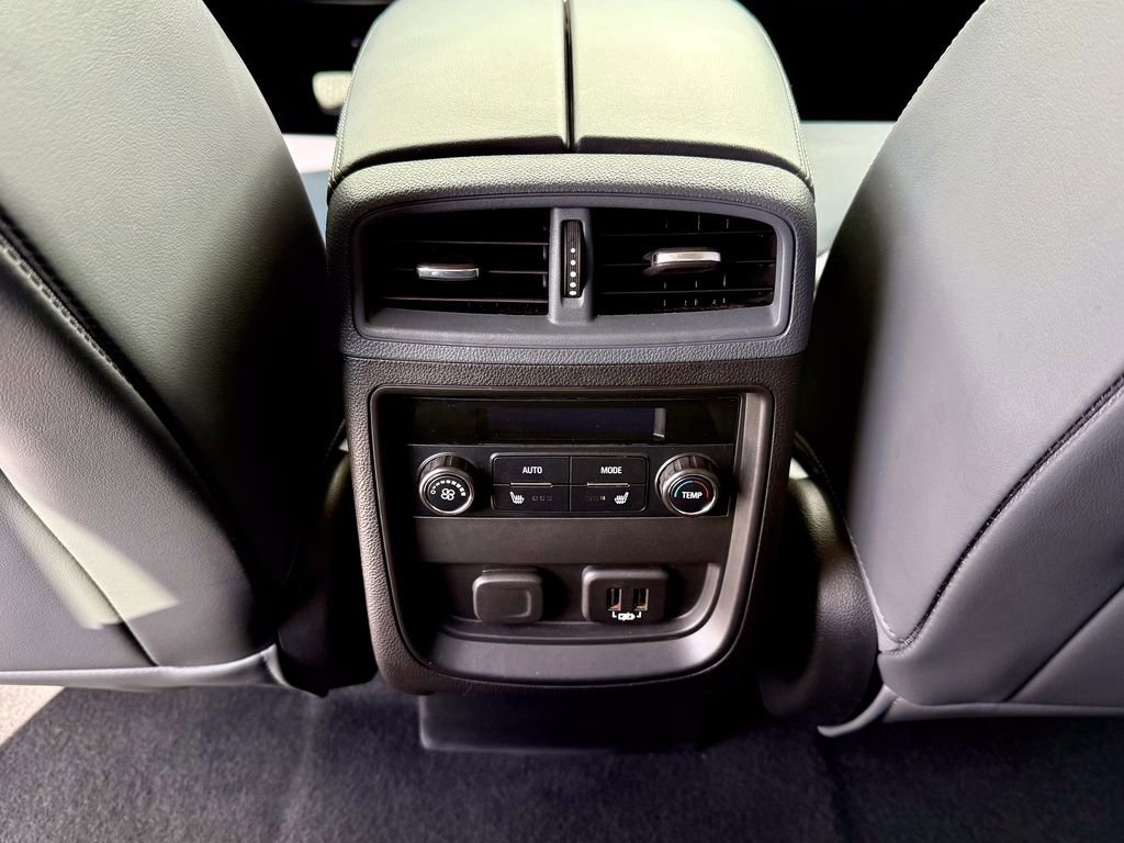 Used 2020 Buick Envision Essence image 32