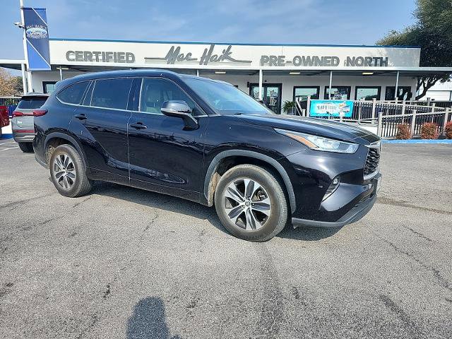 Used 2020 Toyota Highlander XLE image 1
