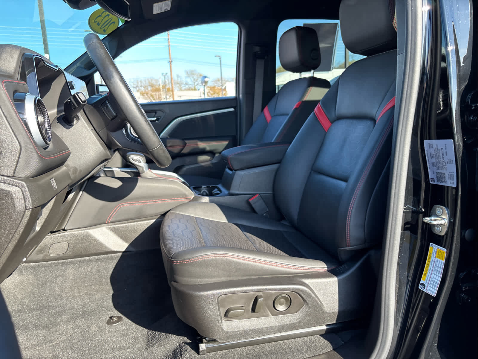 Used 2023 Chevrolet Colorado Z71 w/ Z71 Convenience Package 2 image 11