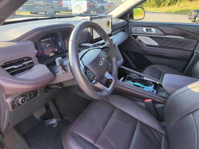 Certified 2025 Ford Explorer Platinum w/ Ultimate Package AWD/4WD image 16