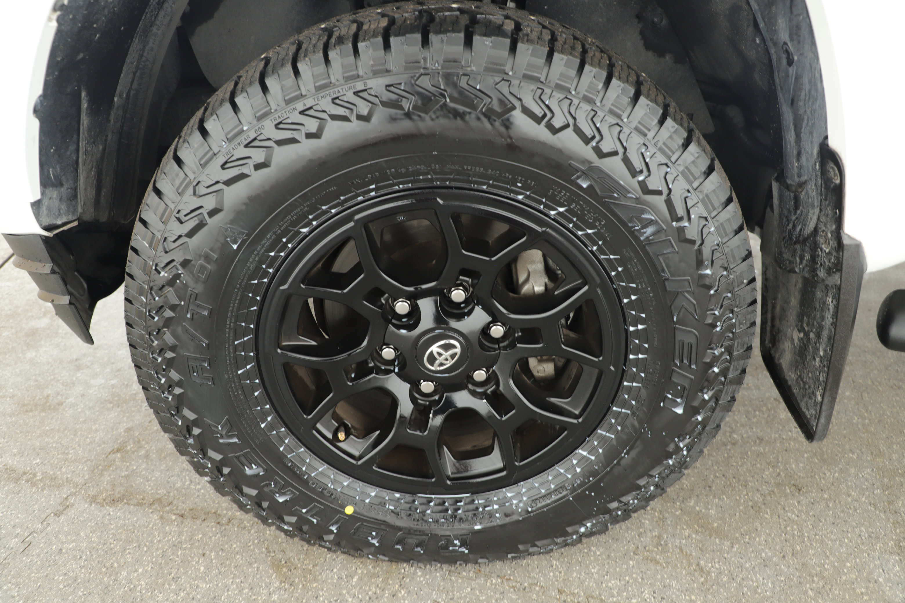 Used 2022 Toyota Tacoma SR5 w/ Technology Package image 7