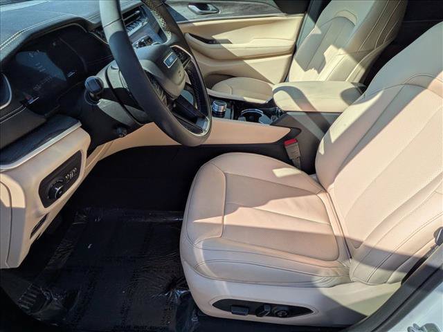 Used 2023 Jeep Grand Cherokee L Limited w/ Luxury Tech Group II RWD image 16
