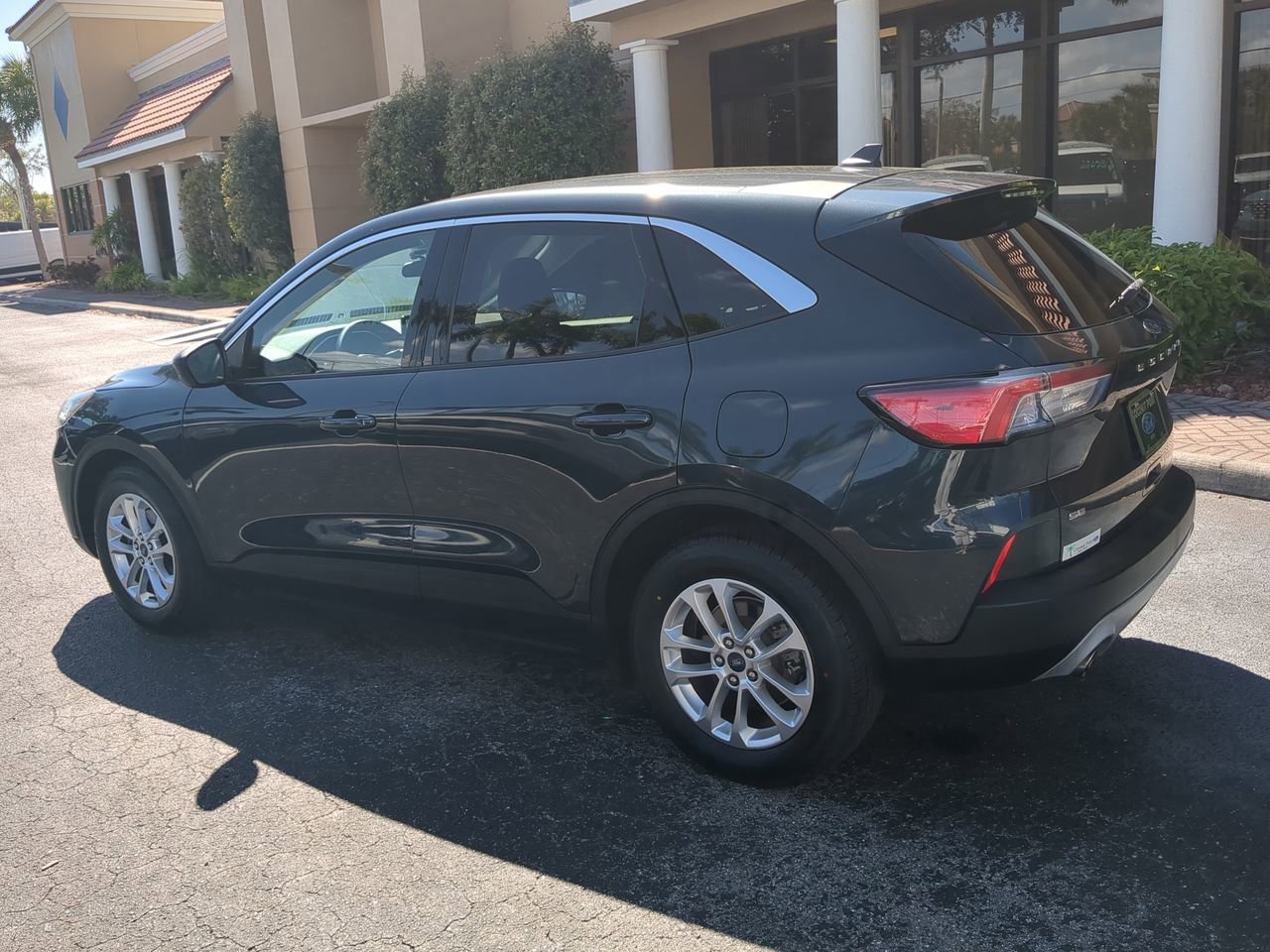 Certified 2022 Ford Escape SE w/ Convenience Package image 3