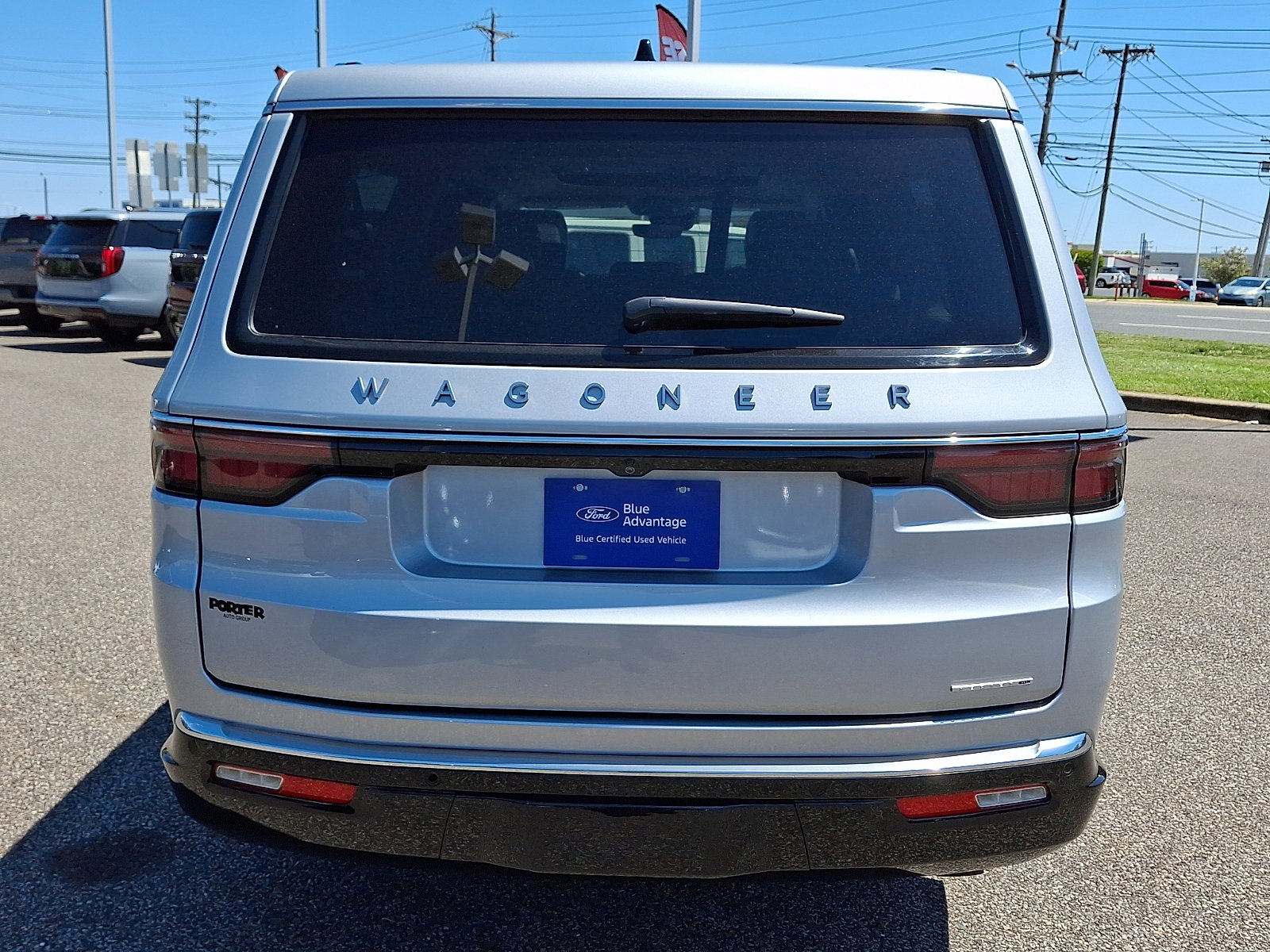 Used 2024 Jeep Wagoneer L Series III w/ Premium Group I AWD/4WD image 9