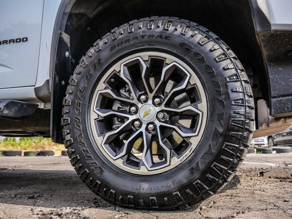 Used 2022 Chevrolet Colorado ZR2 AWD/4WD image 9