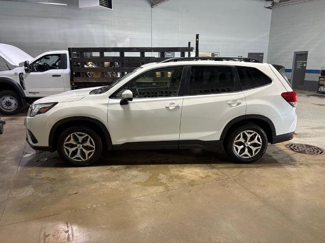 Used 2024 Subaru Forester Premium AWD/4WD image 2