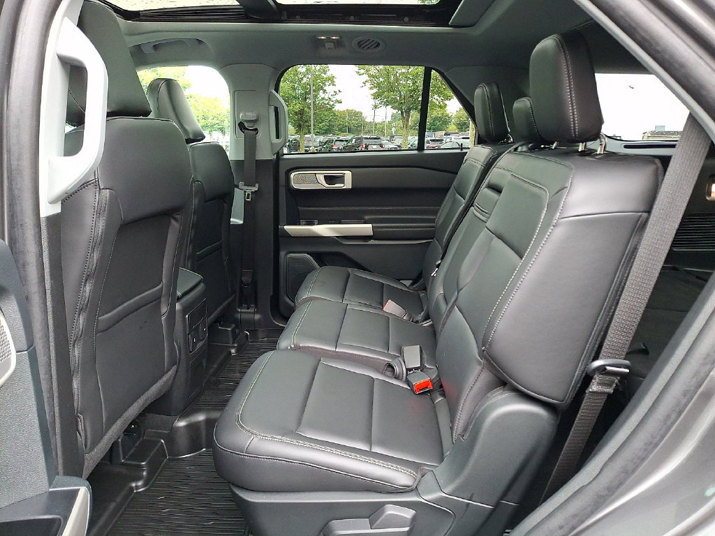 Certified 2023 Ford Explorer XLT w/ Equipment Group 202A AWD/4WD image 13