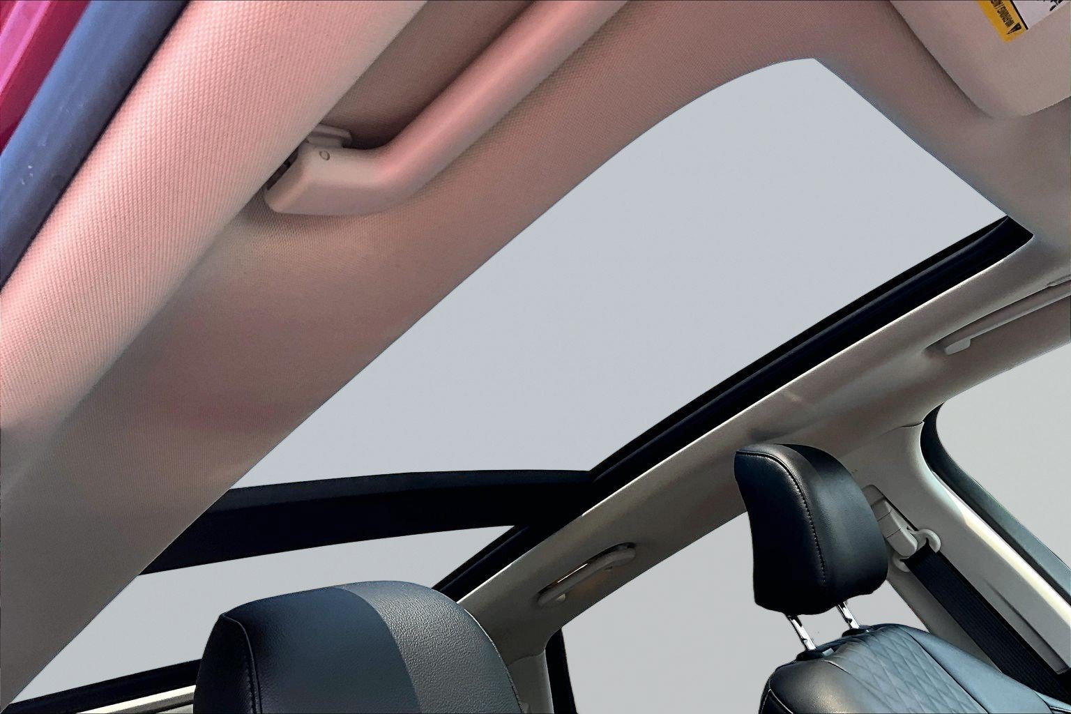 Certified 2023 Ford Edge Titanium AWD/4WD image 29