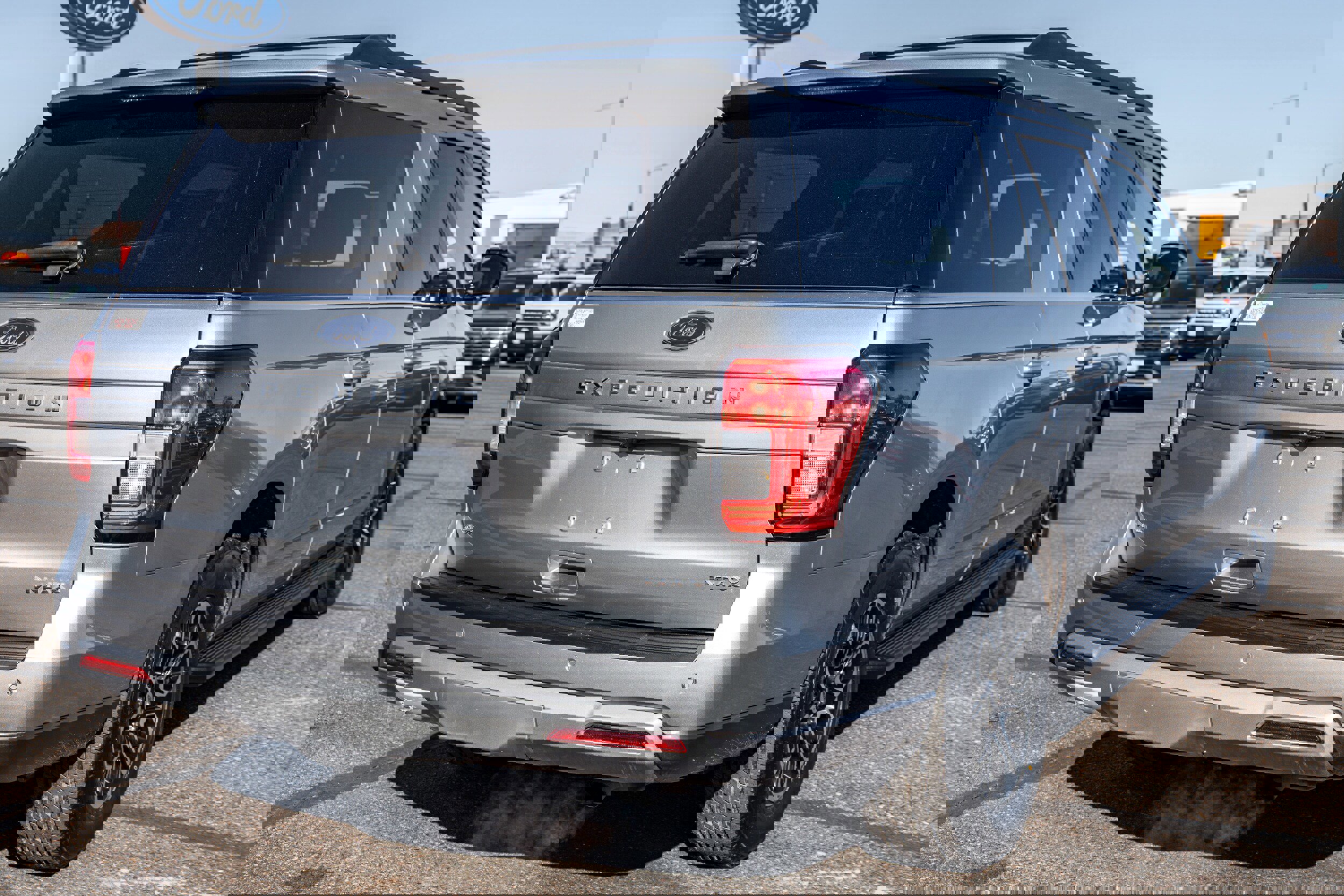 Certified 2024 Ford Expedition Max XLT image 3