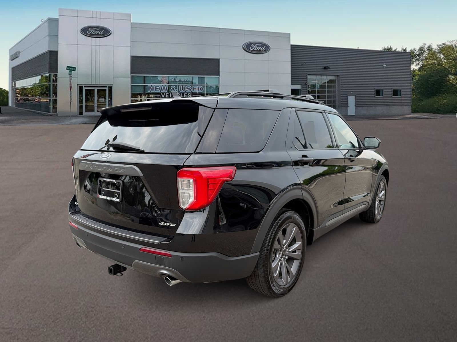 Certified 2024 Ford Explorer XLT w/ Equipment Group 202A AWD/4WD image 9