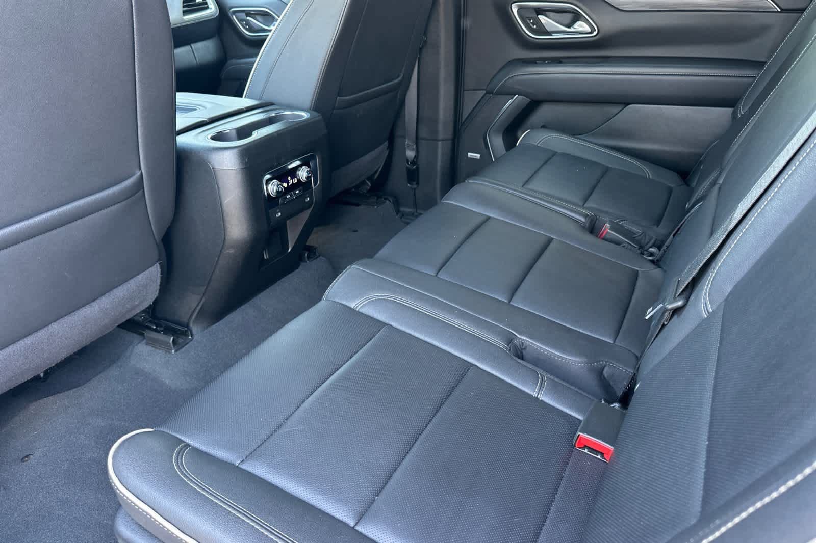 Used 2024 GMC Yukon XL SLT image 10