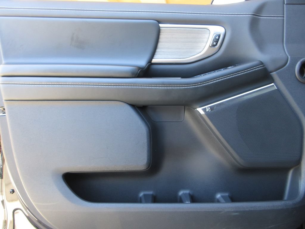 Certified 2025 Ford Expedition Max Platinum AWD/4WD image 9