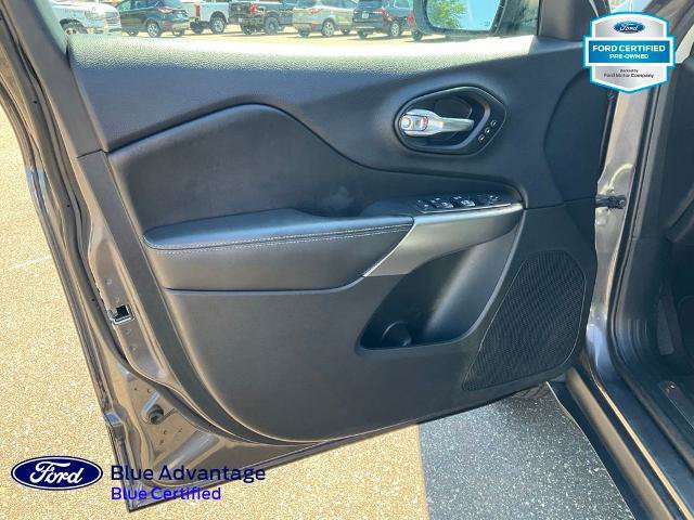 Used 2019 Jeep Cherokee Limited AWD/4WD image 17