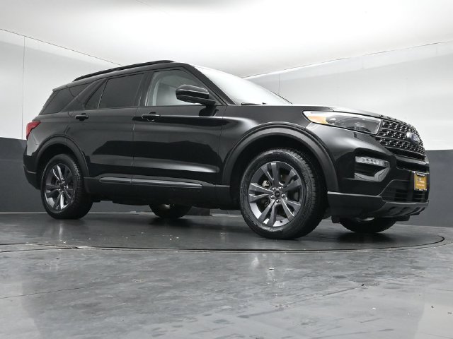 Certified 2024 Ford Explorer XLT w/ Equipment Group 202A AWD/4WD image 38