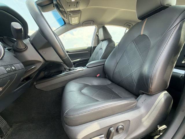 Used 2018 Toyota Camry XLE FWD image 16