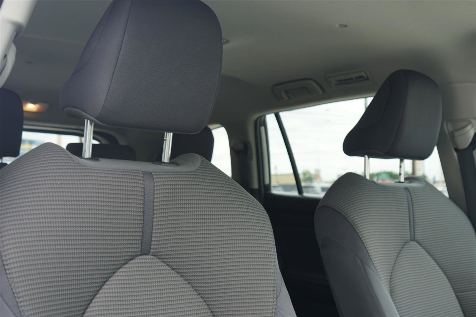 Used 2023 Toyota Highlander LE AWD/4WD image 30