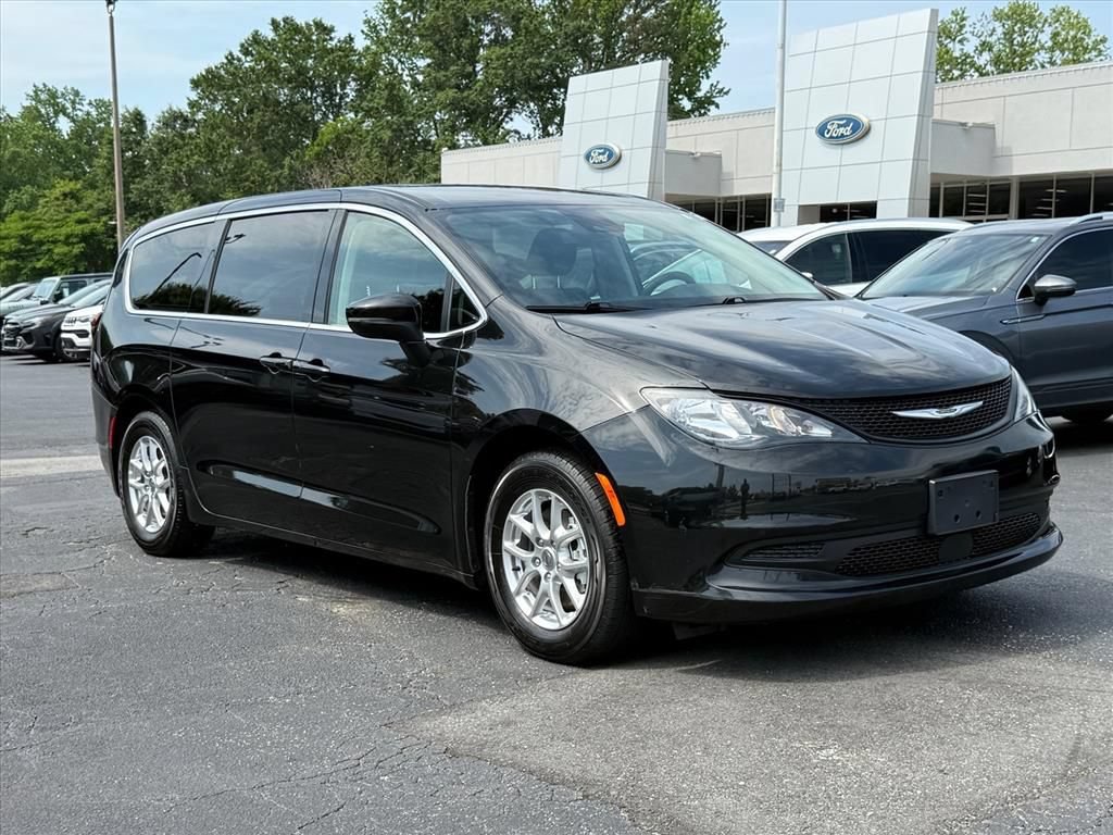 Used 2023 Chrysler Voyager LX FWD image 2