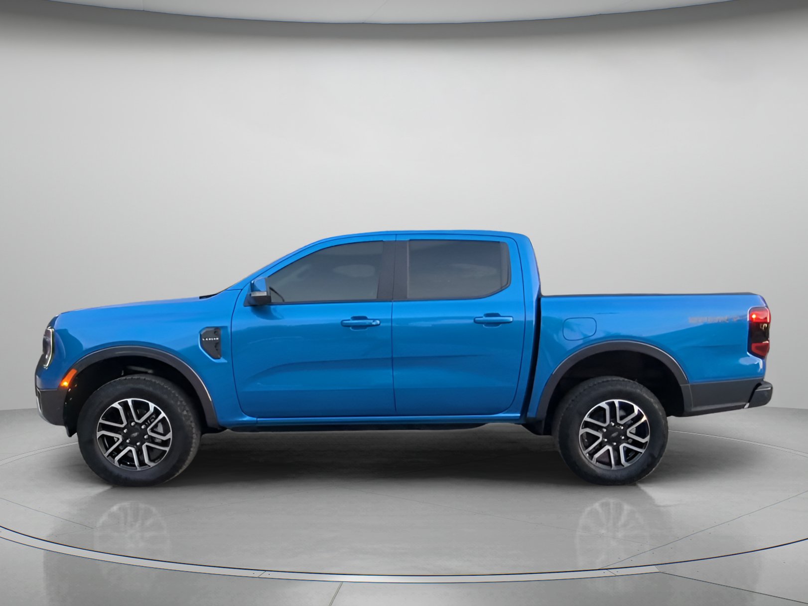 Certified 2024 Ford Ranger Lariat w/ Trailer Tow Package RWD image 13