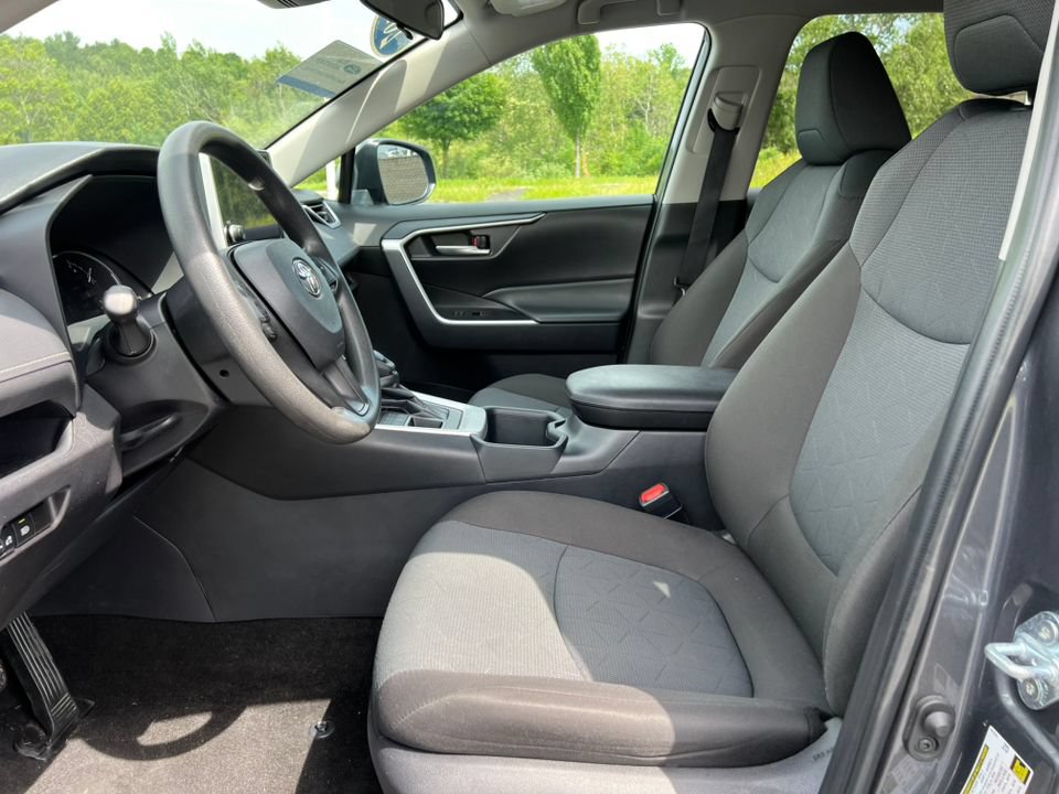 Used 2025 Toyota RAV4 XLE AWD/4WD image 3
