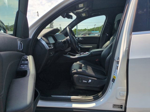 Used 2022 BMW X5 xDrive40i w/ Parking Assistance Package AWD/4WD image 16